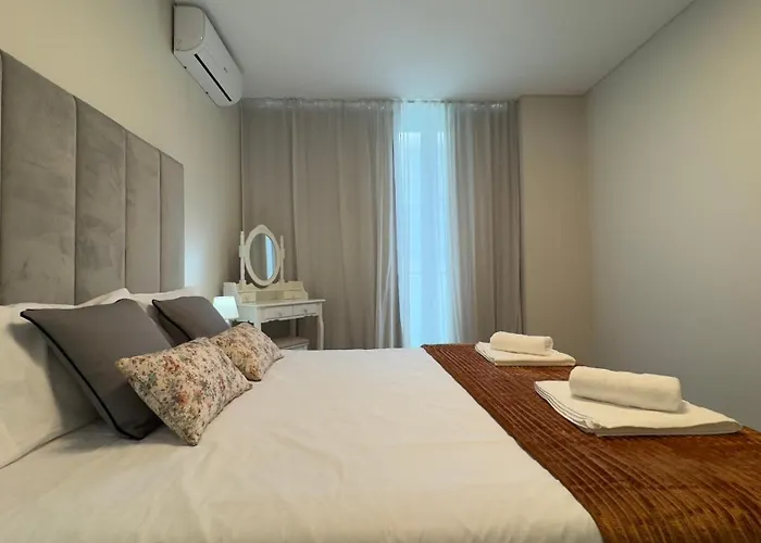 La Vie Center Flat